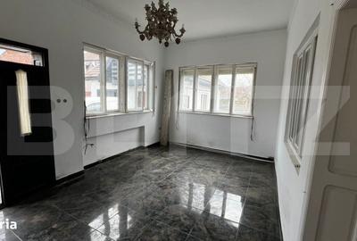 Casă cu 6 camere cu Teren 644 Mp în Central - 2