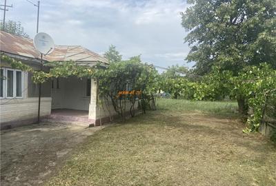 Casa si teren de in Suraia, zona Cimitirul central ,2087 mp - 1