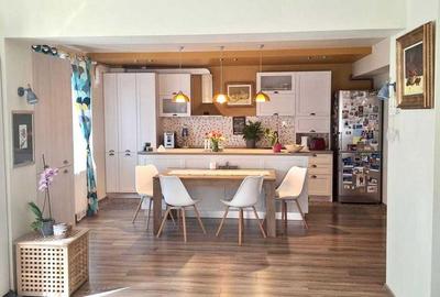 Apartament cu 3 camere semidecomandat în Dobroești