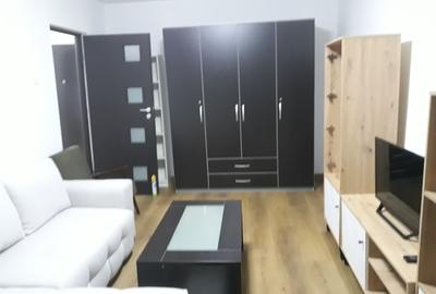 Apartament decomandat în Est