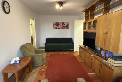 Apartament cu 2 camere semidecomandat, mobilat în Pajura