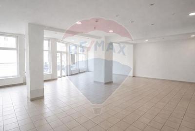Spațiu comercial, de 225 mp, în Central - 3