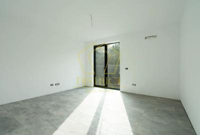 Penthouse cu 3 camere semidecomandat în Lipovei