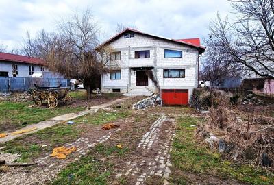 Casă cu 10 camere cu Teren 1100 Mp în Șotânga - 2