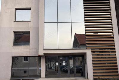 Spațiu comercial, de 145 mp, în Central - 8