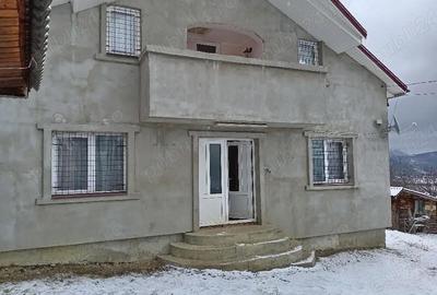 Casă cu 1 camere cu Teren 2500 Mp în Tulnici - 5