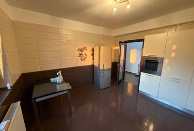 Apartament cu 5 camere decomandat, mobilat în Giurgiului - 3