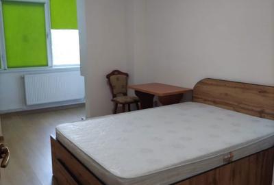 Apartament cu 3 camere decomandat în Vlahuță