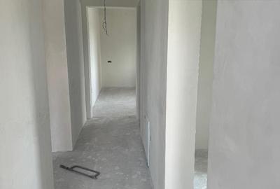Ap 3 camere, etj 1 (la vilă). Preț  70.000 euro REDUS de la 80.000 Eur - 3