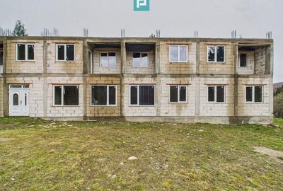 Casă cu Teren 990 Mp în Poiana - 2