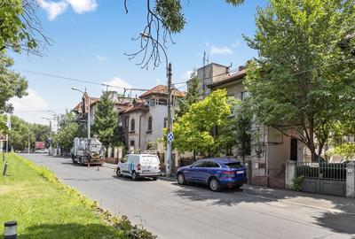 Apartament cu 3 camere semidecomandat în Cotroceni