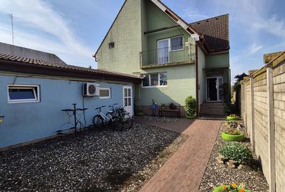 Casă cu 5 camere cu Teren 814 Mp în Sânnicolau Mic