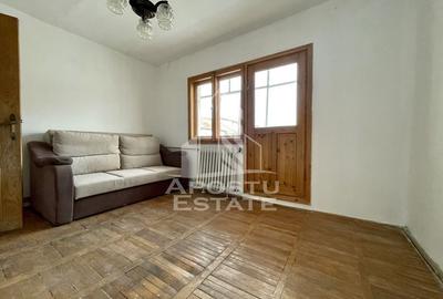 Apartament cu 3 camere decomandat, mobilat în Buziașului