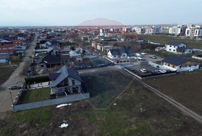 Teren Construcții intravilan de 438 mp, în Nord - 3