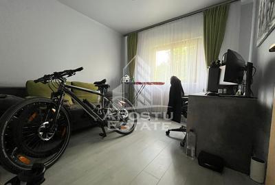Apartament cu 3 camere decomandat, mobilat în Dâmbovița