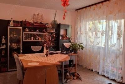 Apartament cu 3 camere decomandat în Poarta 6