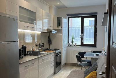 Apartament cu 2 camere decomandat în Tractorul