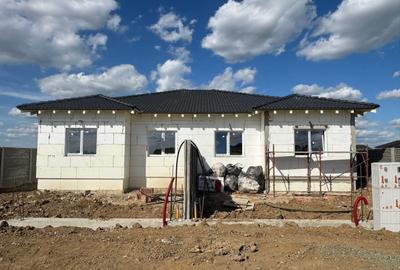 Duplex cu 3 camere cu Canalizare în Moșnița Nouă - 1