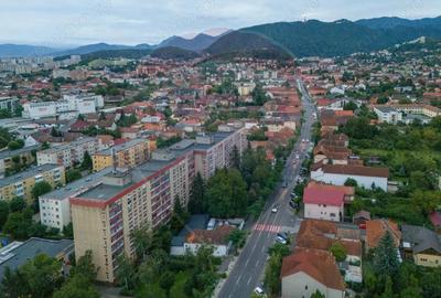 Apartament cu 3 camere decomandat în Centrul Istoric