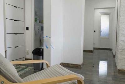 Apartament cu 4 camere semidecomandat în Central - 2