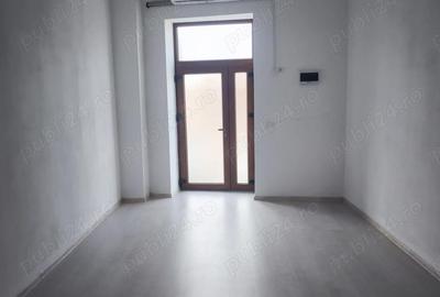 Spațiu comercial, de 34 mp, în Central - 4