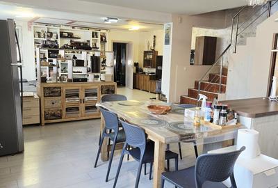 Casă cu 4 camere în Central - 2