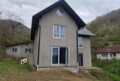 Casă cu 3 camere în Central - 1