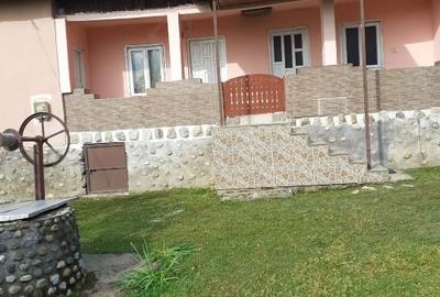 Casă individuală cu 3 camere cu Canalizare în Topești - 1