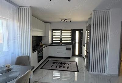 Casă cu Teren 445 Mp în Bănești - 1