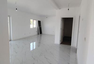 Casă cu 5 camere cu Teren 500 Mp în Central - 2