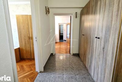 Apartament cu 3 camere semidecomandat, mobilat în 13 Septembrie - 19