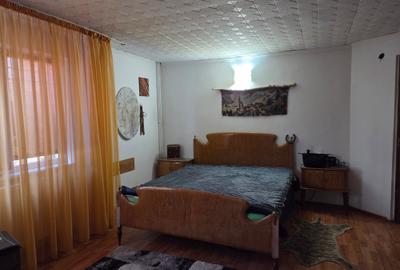 Casă cu 5 camere cu Canalizare în Adjud - 8