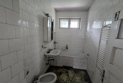 Imobil cu potential, constructie solida cu 2 apartamente,+demisol si garaj, Bras - 10