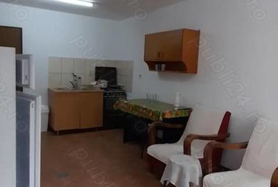 Garsonieră decomandată în Central - 9