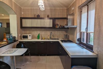 Eleganta si generoasa,robusta,str.linistita,sens unic,curte verde,intimitate,lux - 3