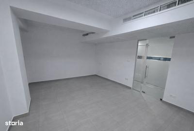 Spațiu comercial, de 41 mp, în Central - 4