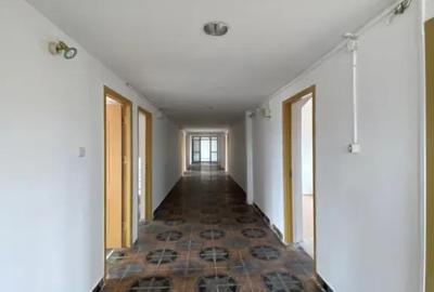 Spațiu comercial, de 1,000 mp, în Central - 7