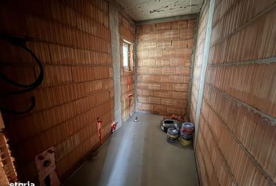 Casă cu 3 camere cu Teren 380 Mp în Central - 2