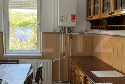 Apartament cu 3 camere decomandat, mobilat în Sângeorgiu de Mureș