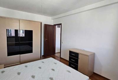 Apartament cu 3 camere semidecomandat în Central - 1