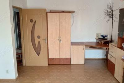 Garsonieră decomandată, mobilată în Trafic Greu