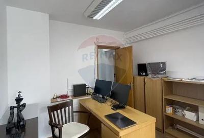 Apartament cu 4 camere decomandat în P-ța Victoriei - 6