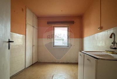 Apartament pe Str. Calugareni, 2 camere, et.3 - 5