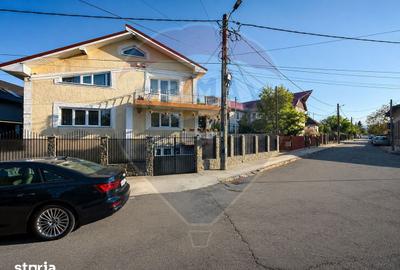 Casă cu 9 camere cu Teren 472 Mp în CFR - 2
