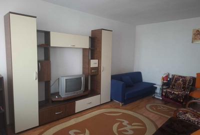 Apartament cu 2 camere decomandat în Titan