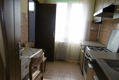 Apartament cu 3 camere semidecomandat, mobilat în Central - 1