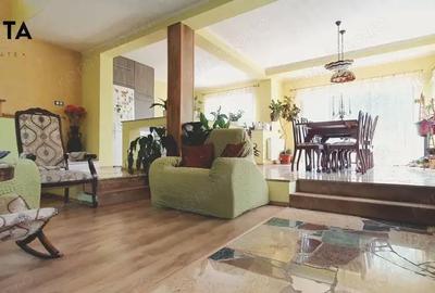 Casă cu 5 camere cu Teren 733 Mp în Luna - 6