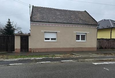 Casă cu 2 camere cu Teren 3040 Mp în Central