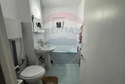 Apartament  cu 3 camere de vanzare 1 Mai - 8