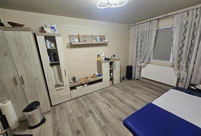 Apartament cu 2 camere semidecomandat în Micro I - 3